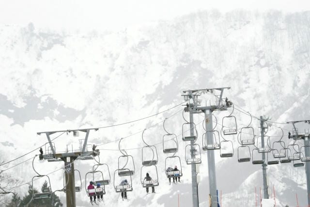 日帰りスキーツアーで味わう極上の雪上アドベンチャー！